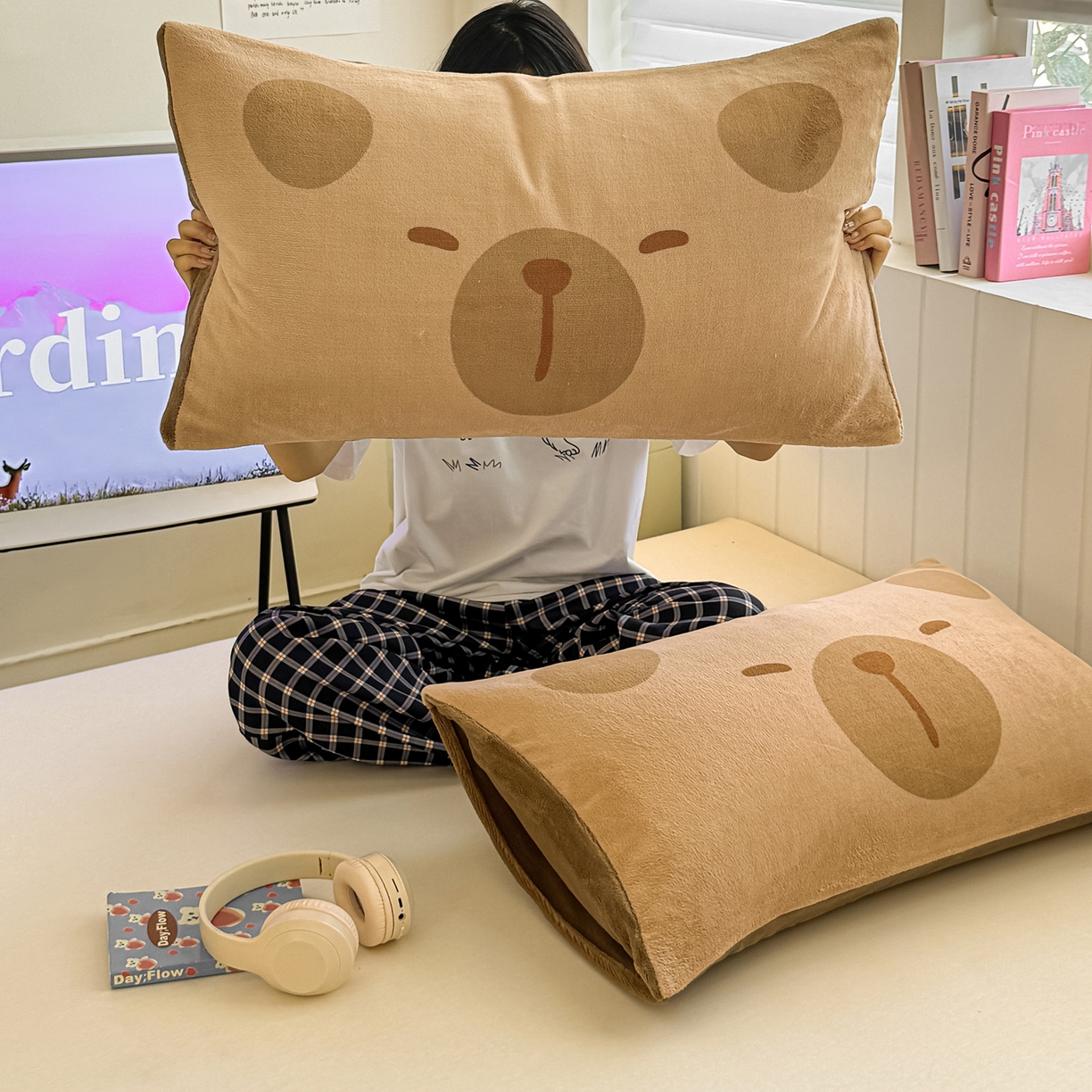 91家纺网 家纺一手货源 找家纺 佳汐蓝家纺 2025新款牛奶绒卡通大版枕套 卡比巴拉