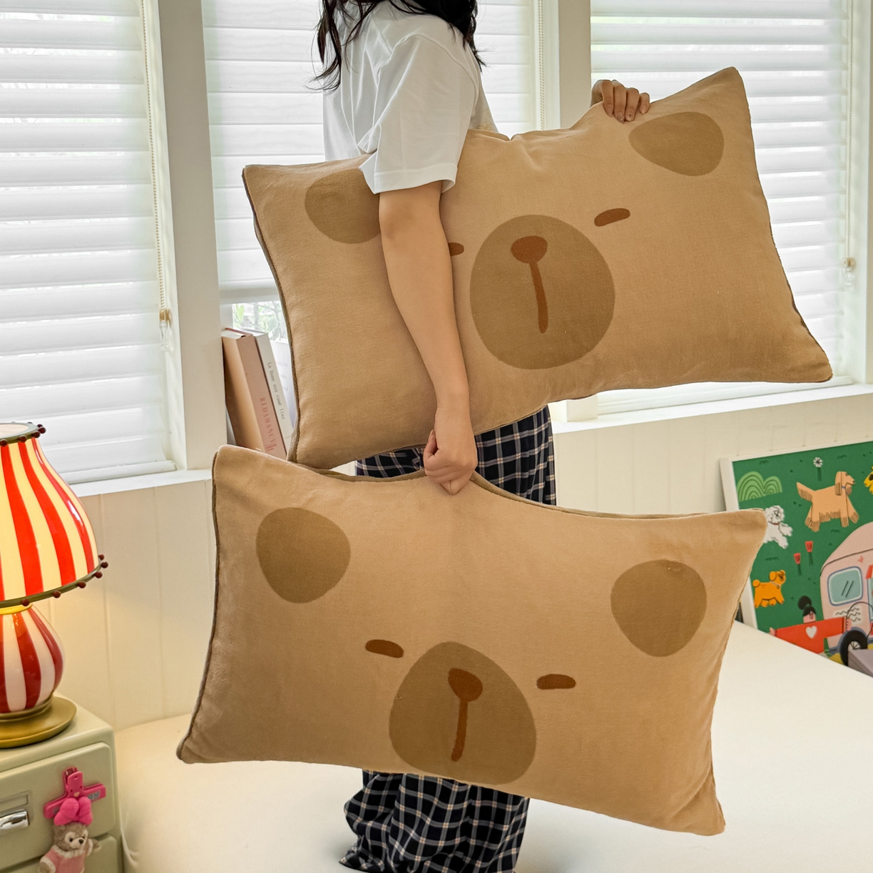 91家纺网 家纺一手货源 找家纺 佳汐蓝家纺 2025新款牛奶绒卡通大版枕套 卡比巴拉