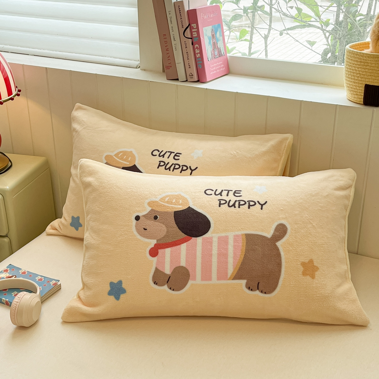 91家纺网 家纺一手货源 找家纺 佳汐蓝家纺 2025新款牛奶绒卡通大版枕套 腊肠狗-嫩黄