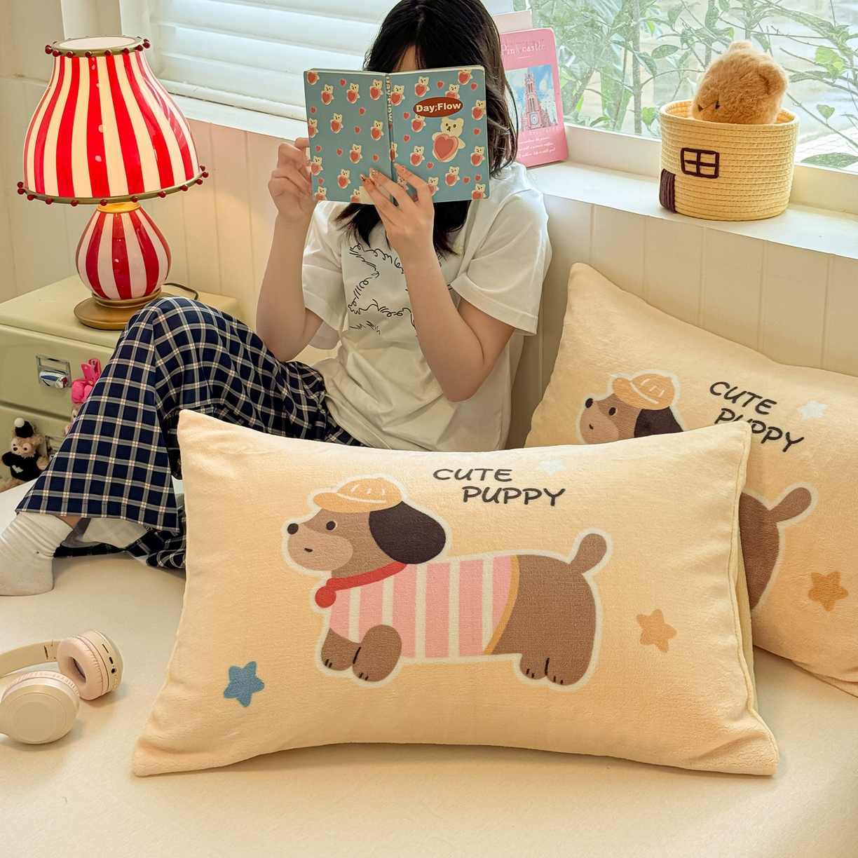 91家纺网 家纺一手货源 找家纺 佳汐蓝家纺 2025新款牛奶绒卡通大版枕套 腊肠狗-嫩黄