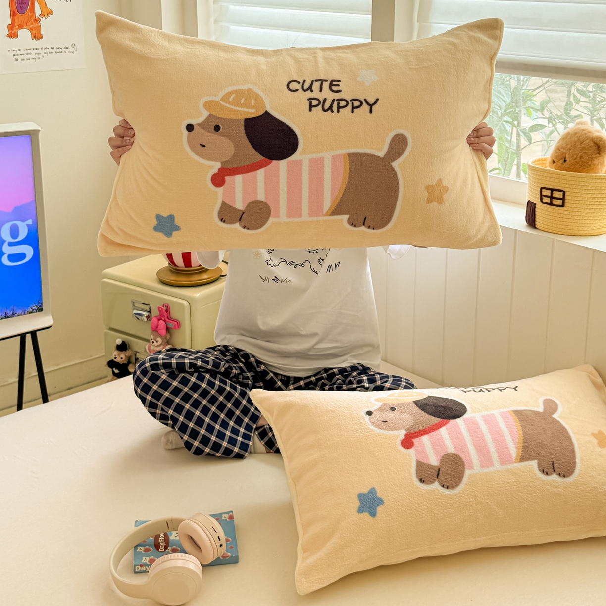 91家纺网 家纺一手货源 找家纺 佳汐蓝家纺 2025新款牛奶绒卡通大版枕套 腊肠狗-嫩黄