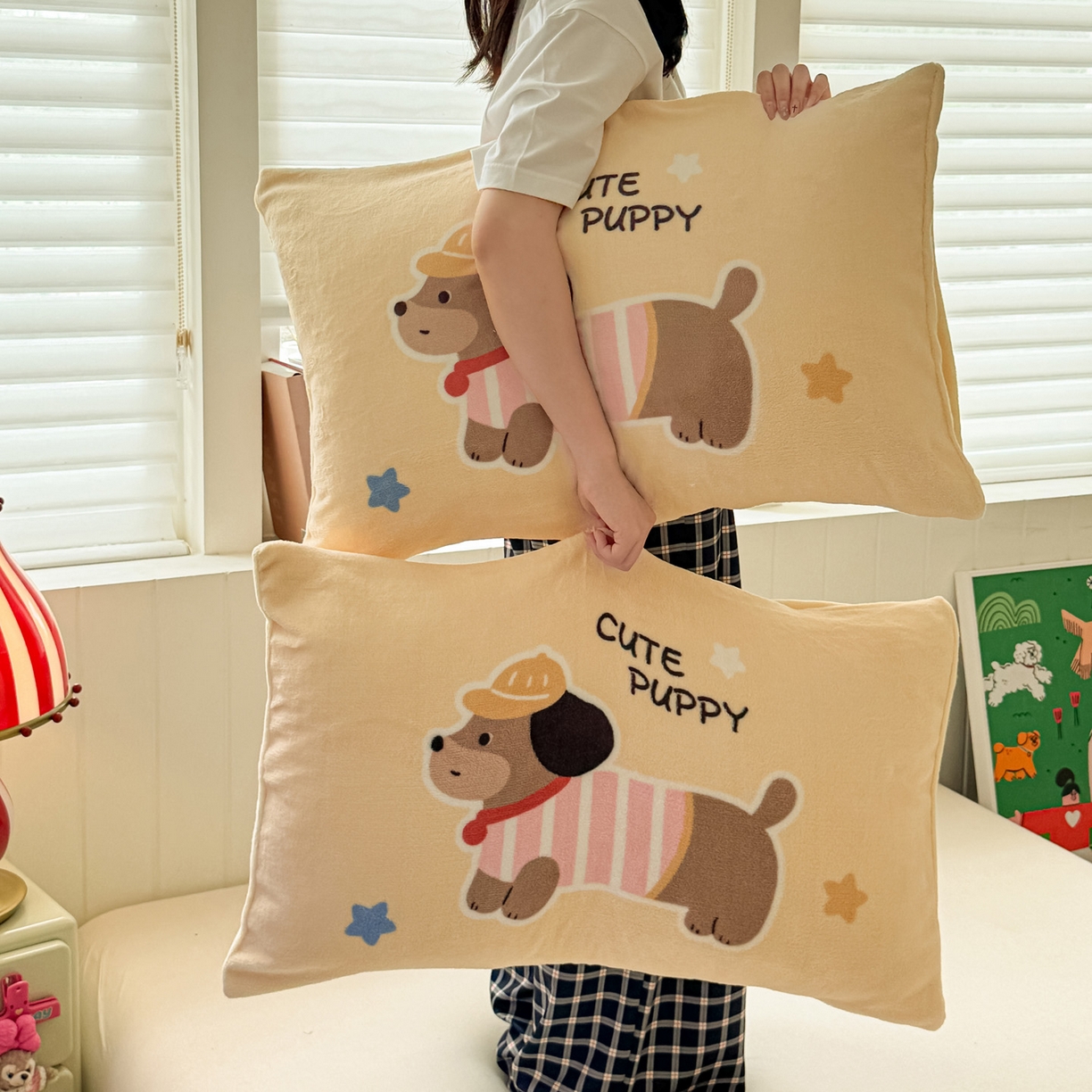 91家纺网 家纺一手货源 找家纺 佳汐蓝家纺 2025新款牛奶绒卡通大版枕套 腊肠狗-嫩黄