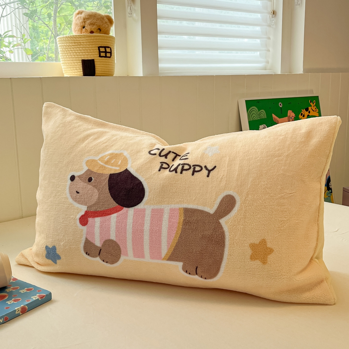 91家纺网 家纺一手货源 找家纺 佳汐蓝家纺 2025新款牛奶绒卡通大版枕套 腊肠狗-嫩黄