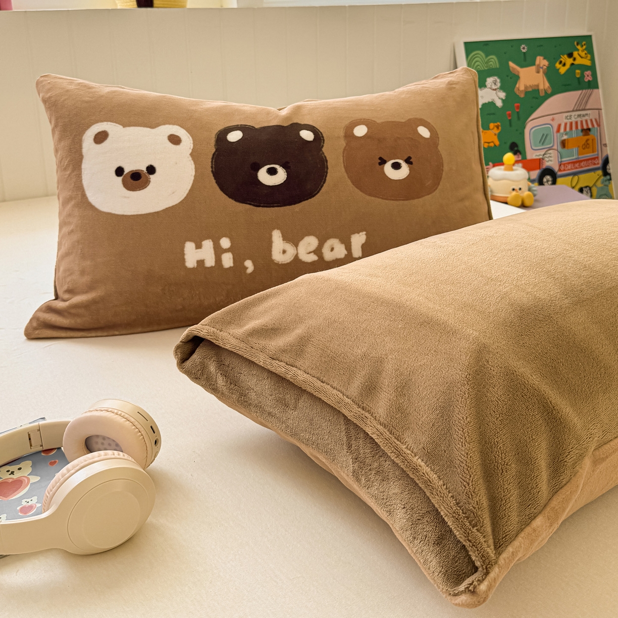 91家纺网 家纺一手货源 找家纺 佳汐蓝家纺 2025新款牛奶绒卡通大版枕套 三只熊