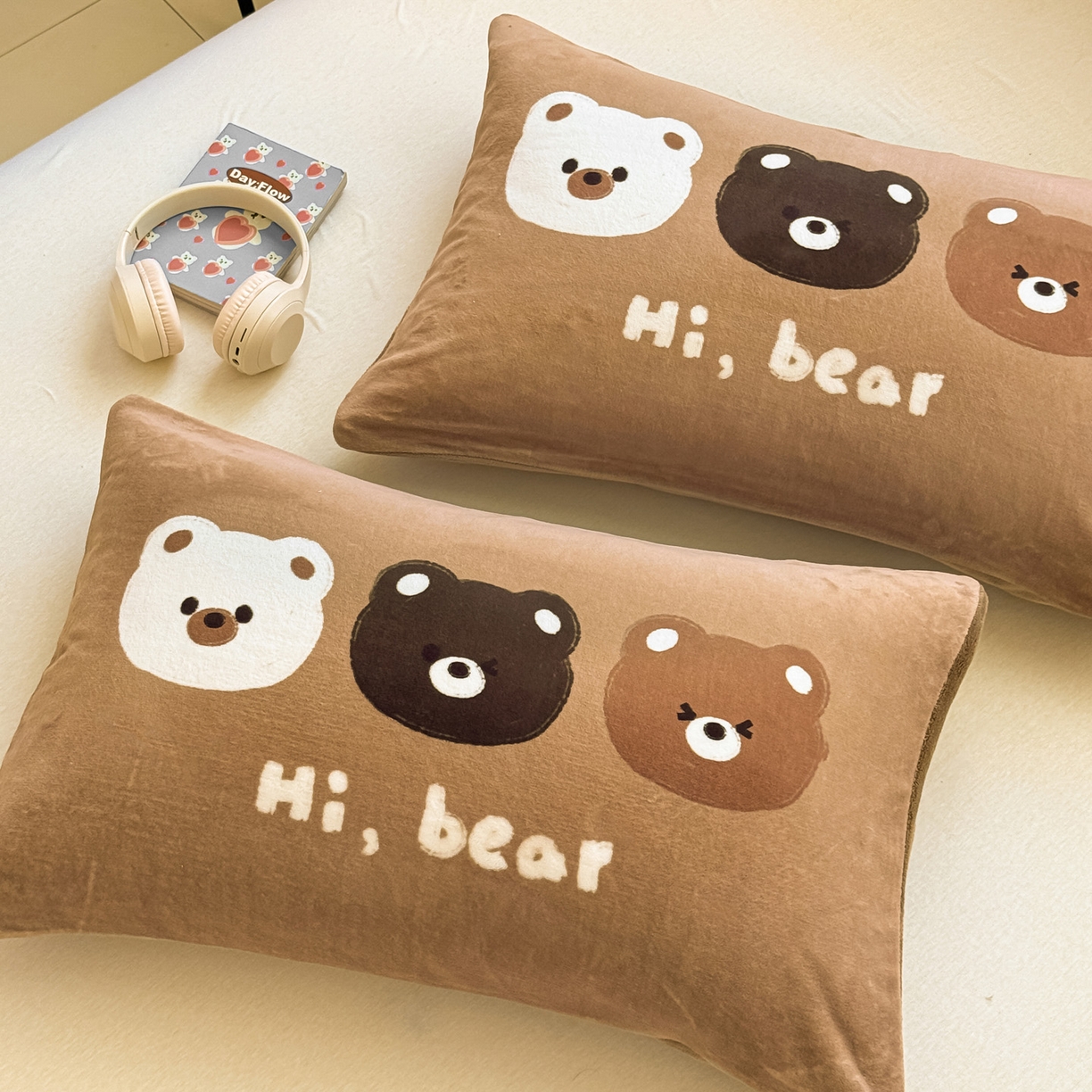 91家纺网 家纺一手货源 找家纺 佳汐蓝家纺 2025新款牛奶绒卡通大版枕套 三只熊