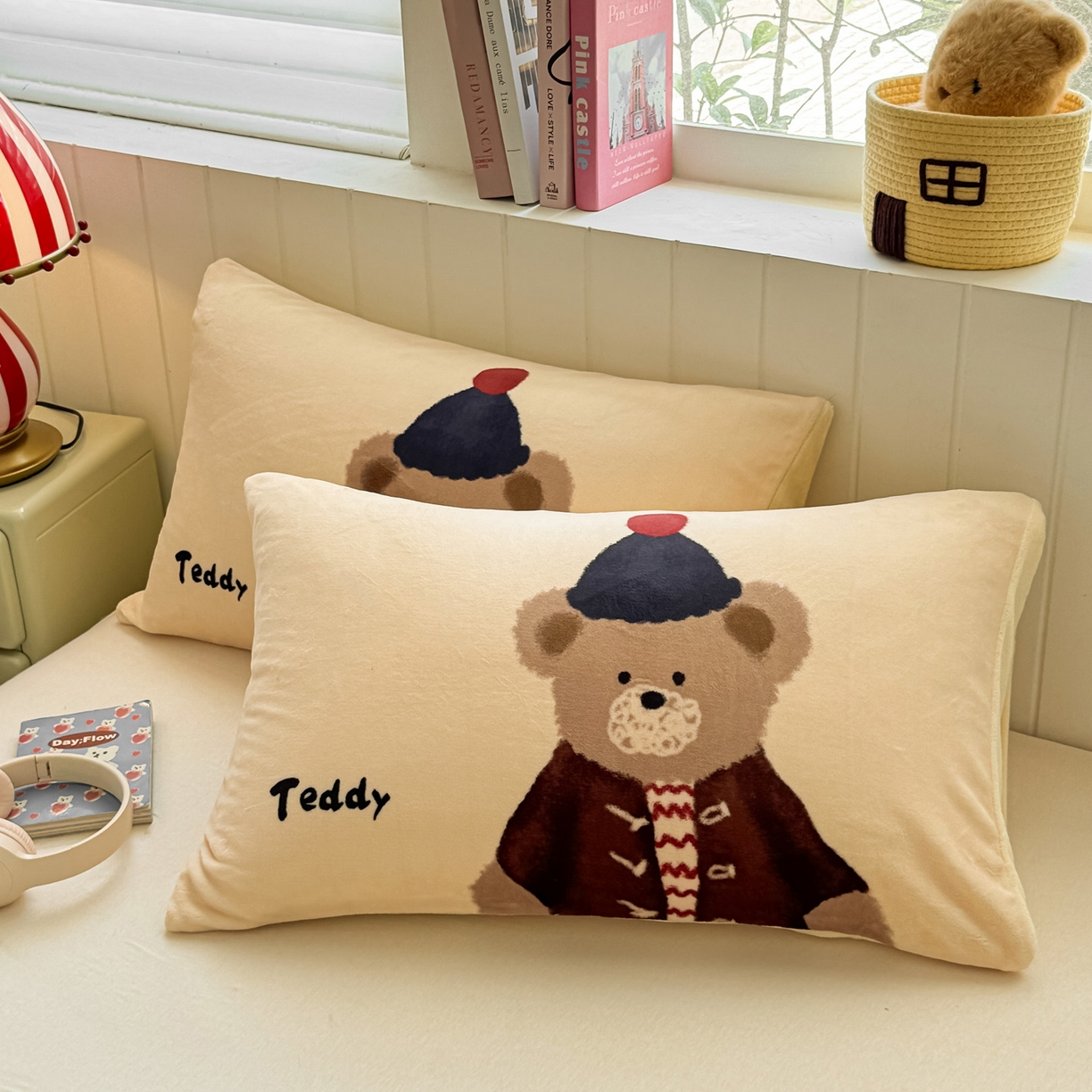 91家纺网 家纺一手货源 找家纺 佳汐蓝家纺 2025新款牛奶绒卡通大版枕套 绅士熊