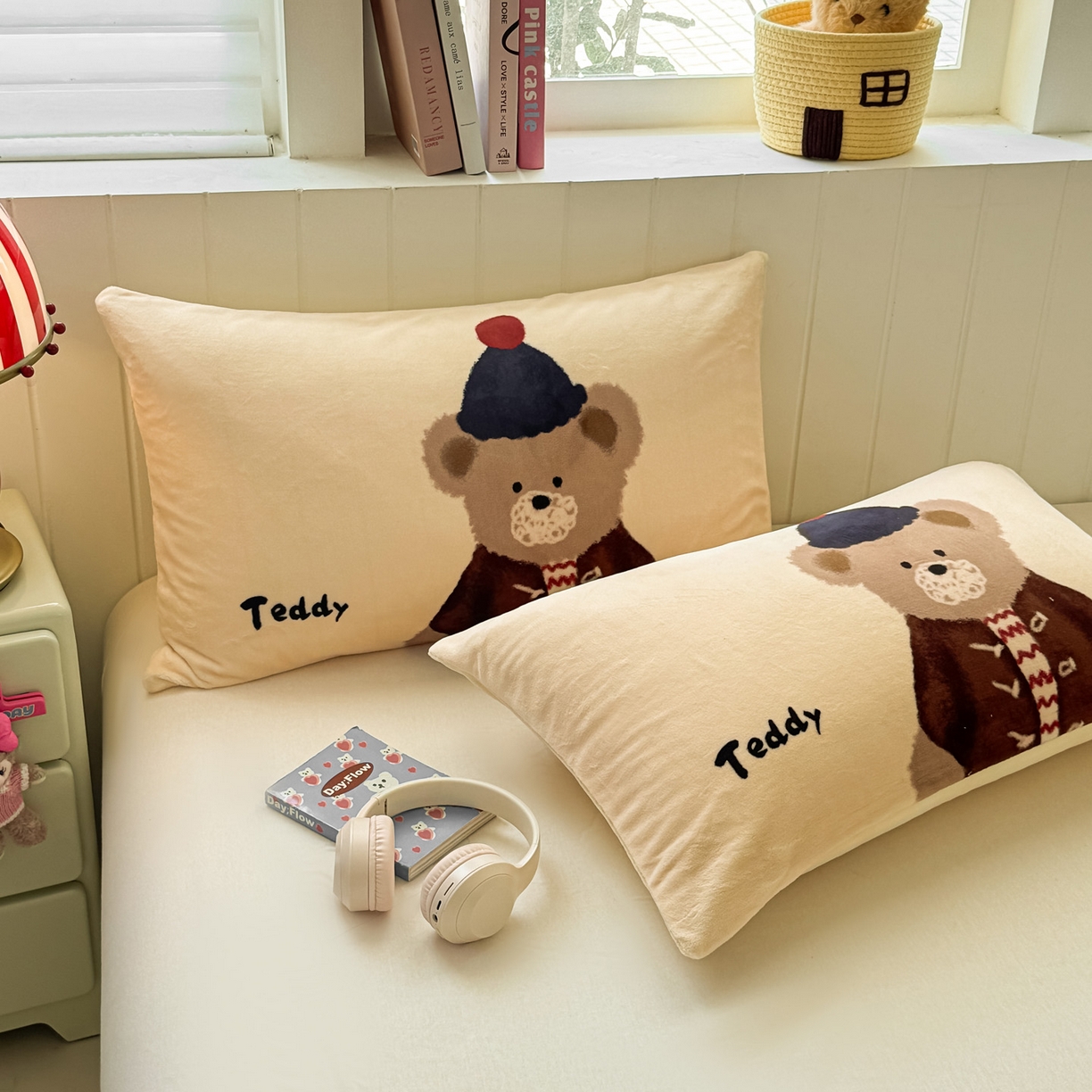 91家纺网 家纺一手货源 找家纺 佳汐蓝家纺 2025新款牛奶绒卡通大版枕套 绅士熊