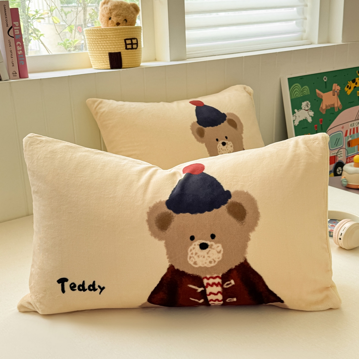 91家纺网 家纺一手货源 找家纺 佳汐蓝家纺 2025新款牛奶绒卡通大版枕套 绅士熊