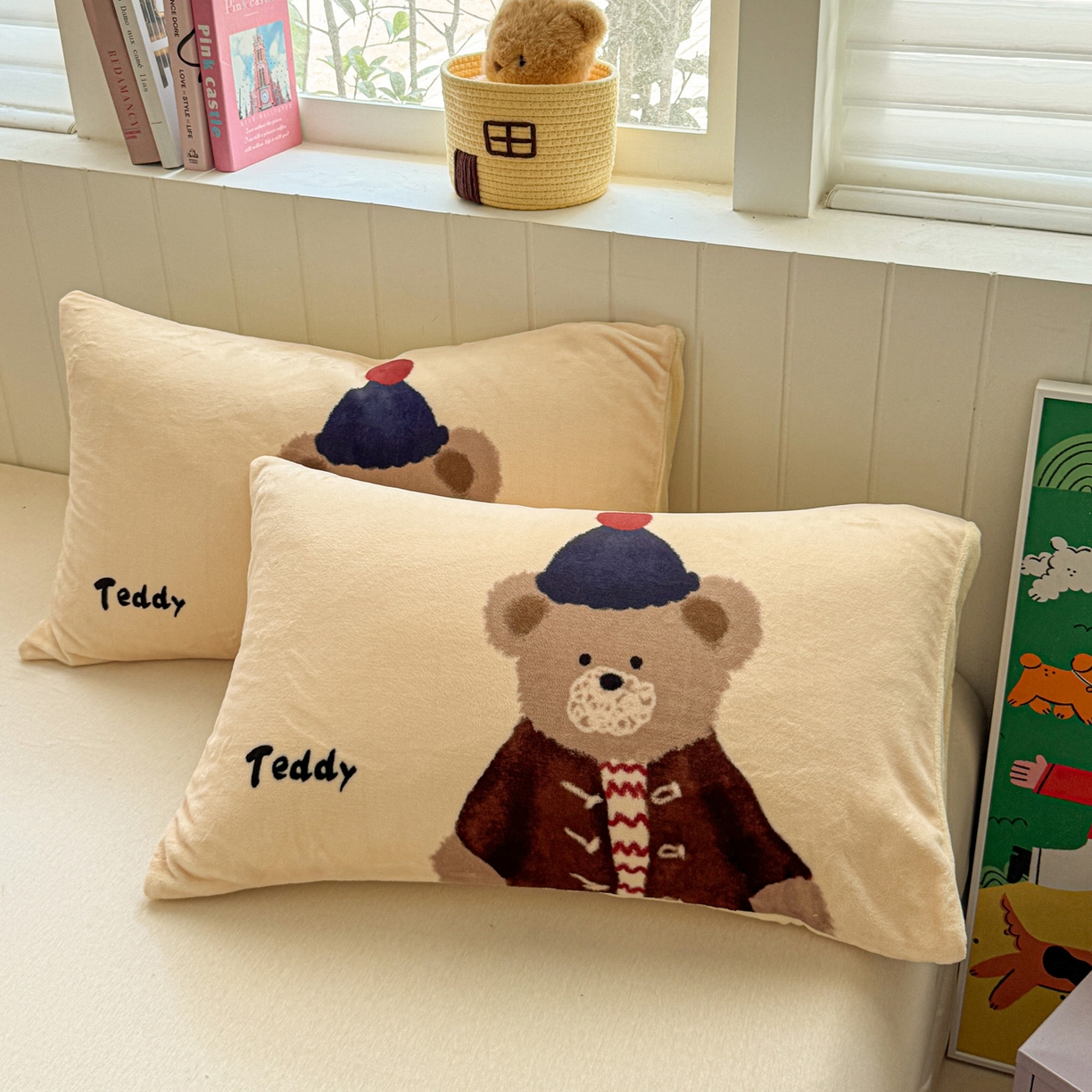 91家纺网 家纺一手货源 找家纺 佳汐蓝家纺 2025新款牛奶绒卡通大版枕套 绅士熊