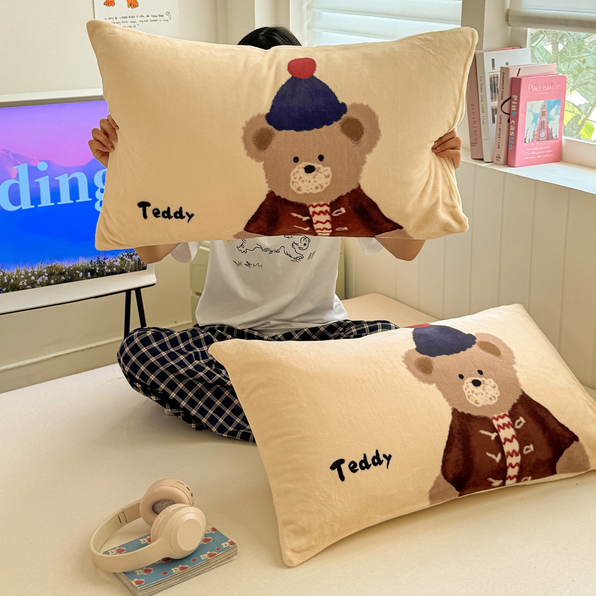 91家纺网 家纺一手货源 找家纺 佳汐蓝家纺 2025新款牛奶绒卡通大版枕套 绅士熊