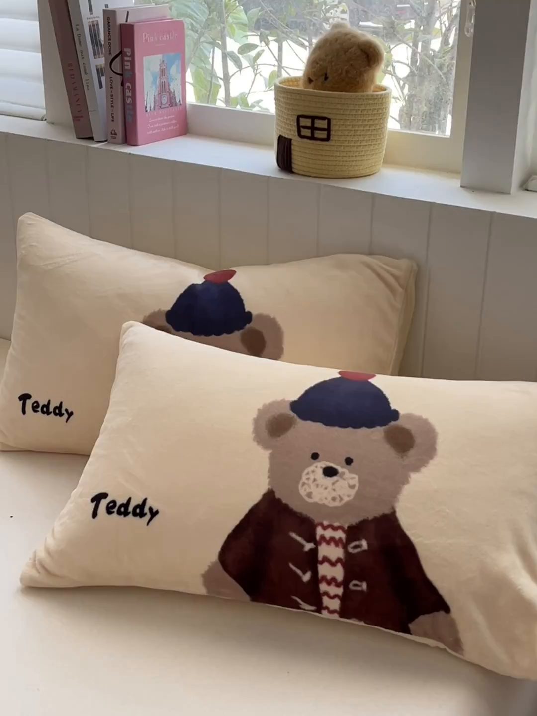 91家纺网 家纺一手货源 找家纺 佳汐蓝家纺 2025新款牛奶绒卡通大版枕套 绅士熊