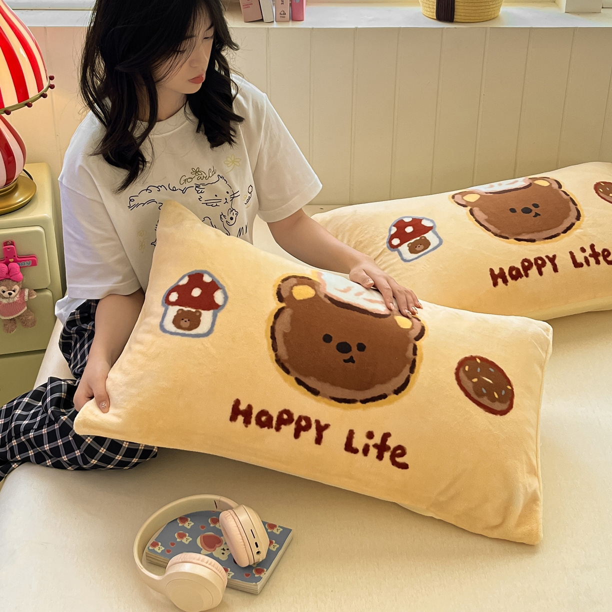 91家纺网 家纺一手货源 找家纺 佳汐蓝家纺 2025新款牛奶绒卡通大版枕套 甜品熊