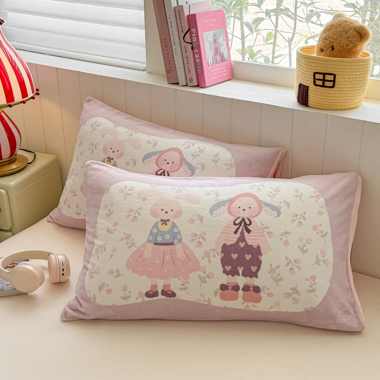 91家纺网 家纺一手货源 找家纺 佳汐蓝家纺 2025新款牛奶绒卡通大版枕套 兔女郎