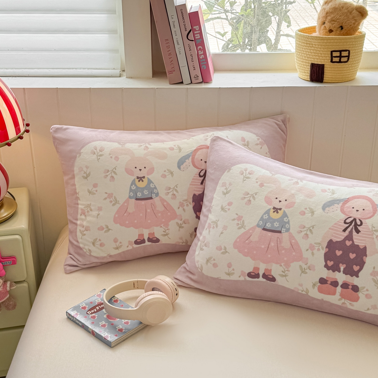 91家纺网 家纺一手货源 找家纺 佳汐蓝家纺 2025新款牛奶绒卡通大版枕套 兔女郎