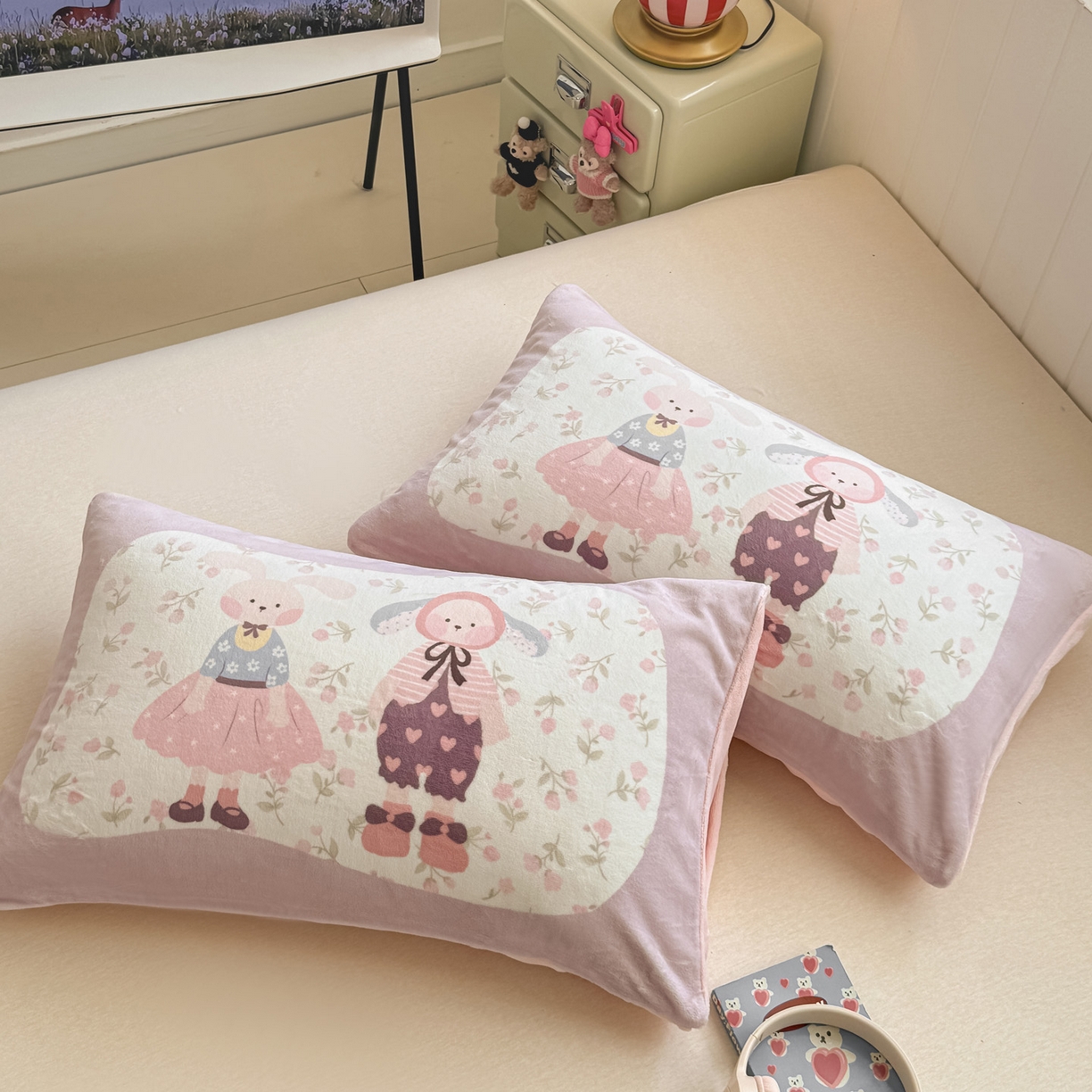 91家纺网 家纺一手货源 找家纺 佳汐蓝家纺 2025新款牛奶绒卡通大版枕套 兔女郎