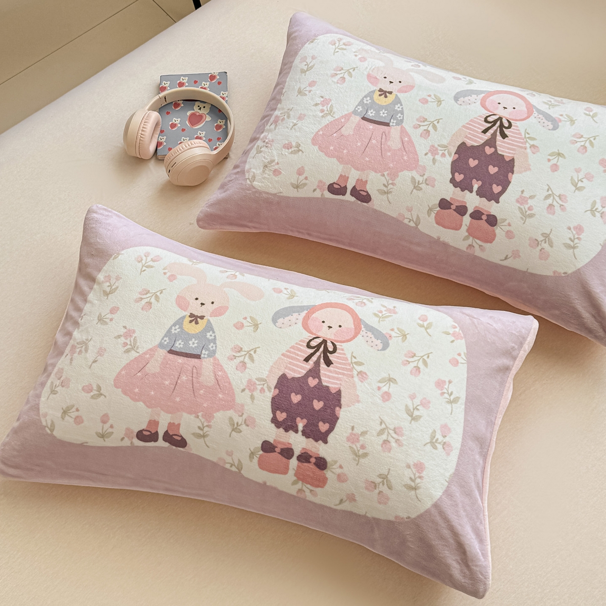 91家纺网 家纺一手货源 找家纺 佳汐蓝家纺 2025新款牛奶绒卡通大版枕套 兔女郎