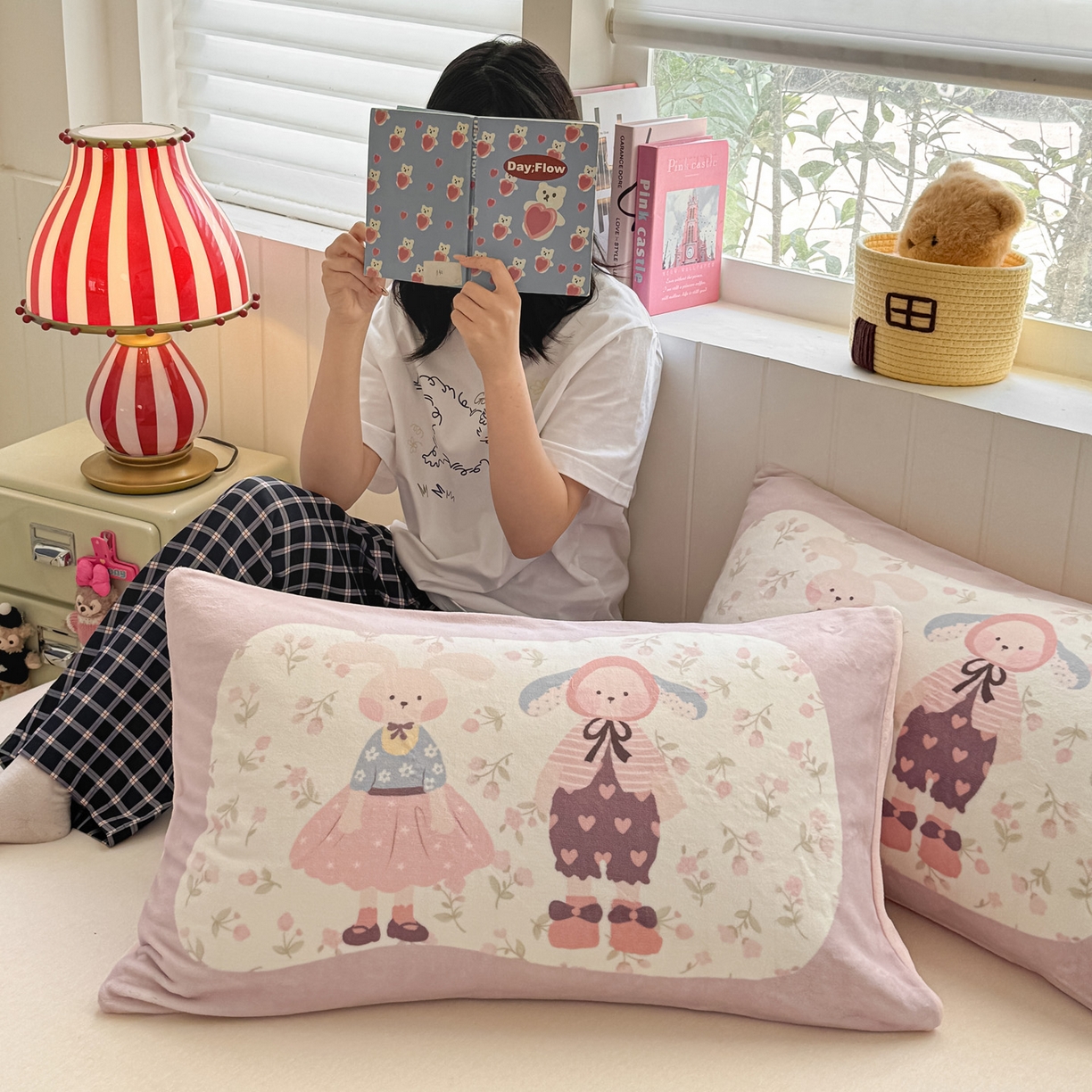 91家纺网 家纺一手货源 找家纺 佳汐蓝家纺 2025新款牛奶绒卡通大版枕套 兔女郎