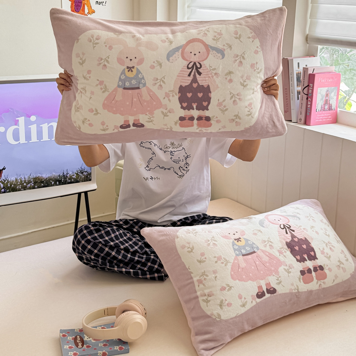 91家纺网 家纺一手货源 找家纺 佳汐蓝家纺 2025新款牛奶绒卡通大版枕套 兔女郎