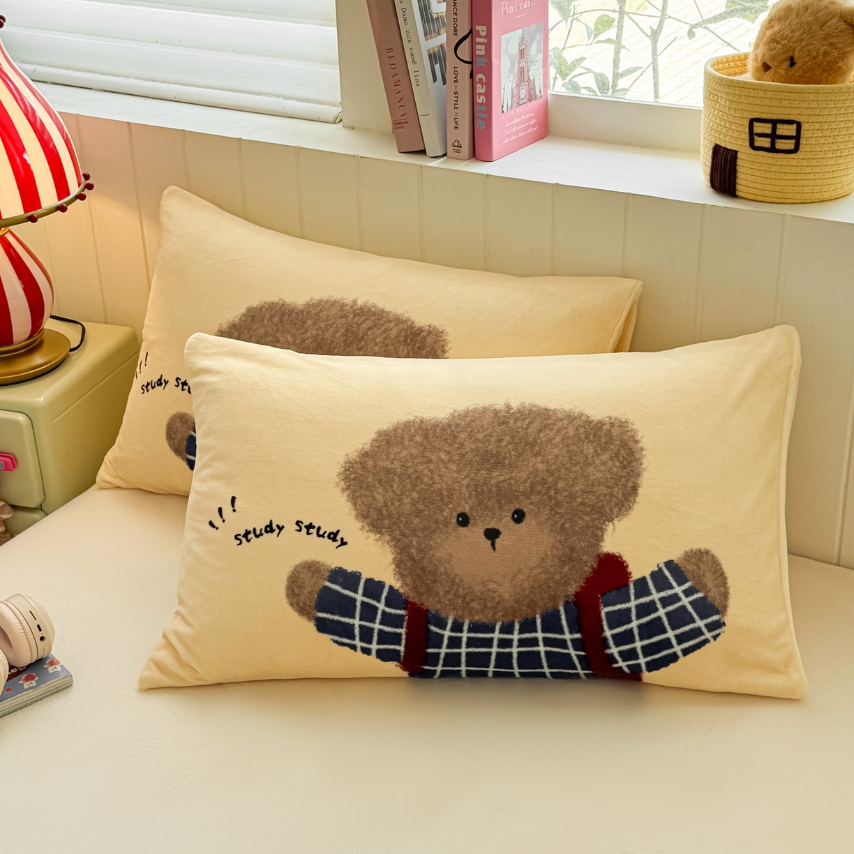 91家纺网 家纺一手货源 找家纺 佳汐蓝家纺 2025新款牛奶绒卡通大版枕套 学霸归来