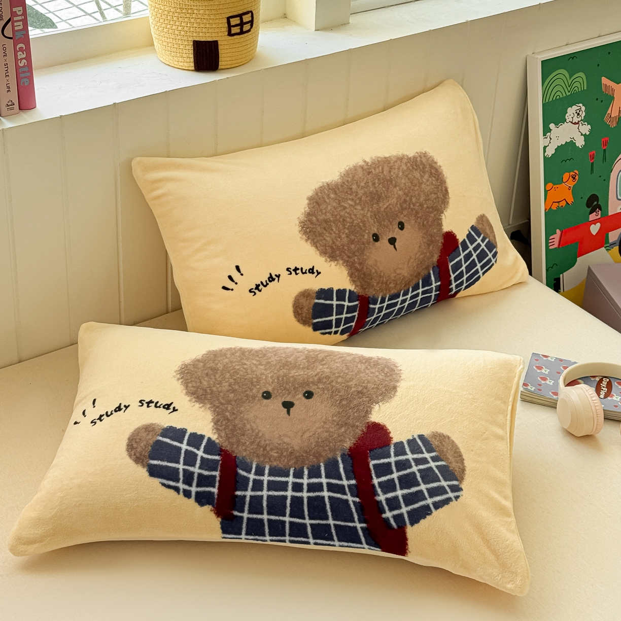 91家纺网 家纺一手货源 找家纺 佳汐蓝家纺 2025新款牛奶绒卡通大版枕套 学霸归来