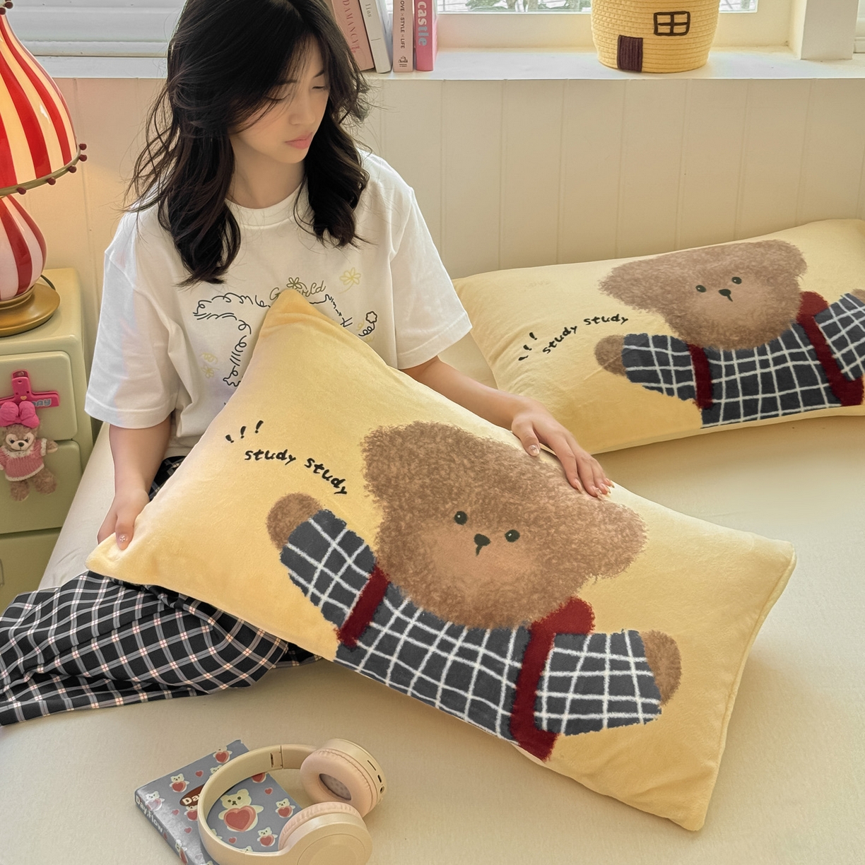 91家纺网 家纺一手货源 找家纺 佳汐蓝家纺 2025新款牛奶绒卡通大版枕套 学霸归来