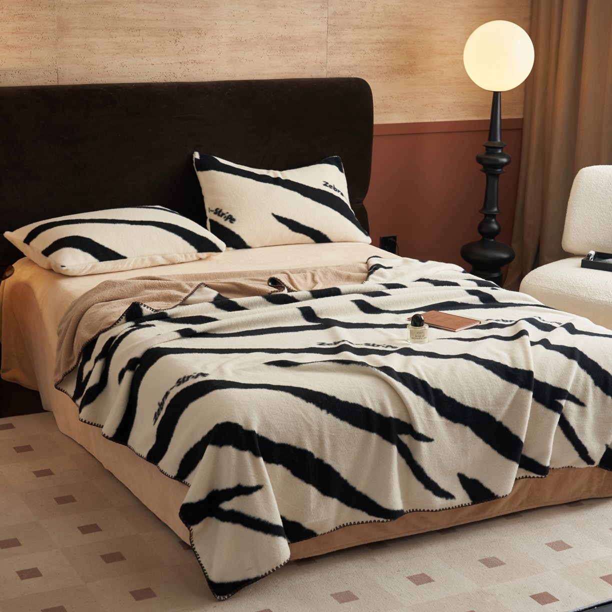 91家纺网 家纺一手货源 找家纺 早晨家纺 2025新款众若款仿羊绒牛奶绒毛毯 众若-斑纹白