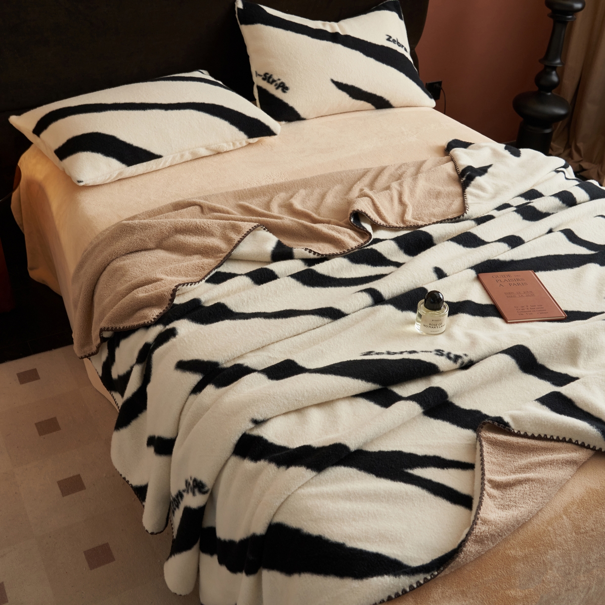 91家纺网 家纺一手货源 找家纺 早晨家纺 2025新款众若款仿羊绒牛奶绒毛毯 众若-斑纹白