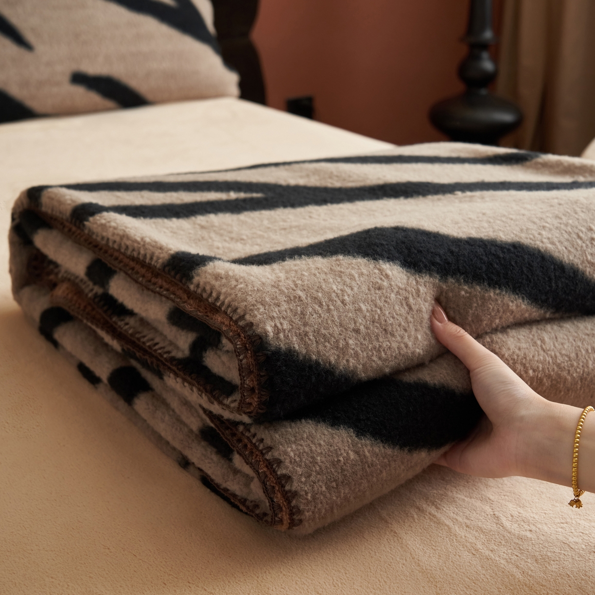 早晨家纺 2025新款众若款仿羊绒牛奶绒毛毯 众若-斑纹棕