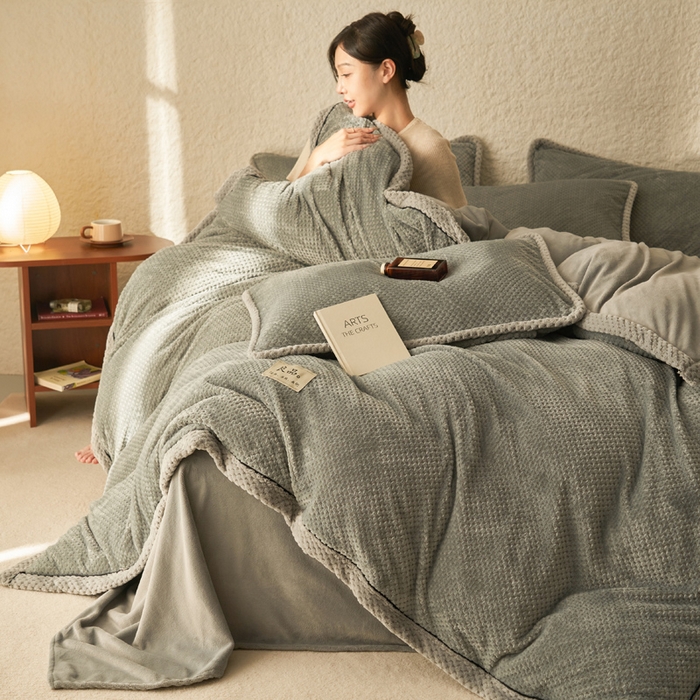 91家纺网 家纺一手货源 找家纺 早晨家纺 2025新款尚流款牛奶绒提花-可拆卸冬被 尚流-浅灰