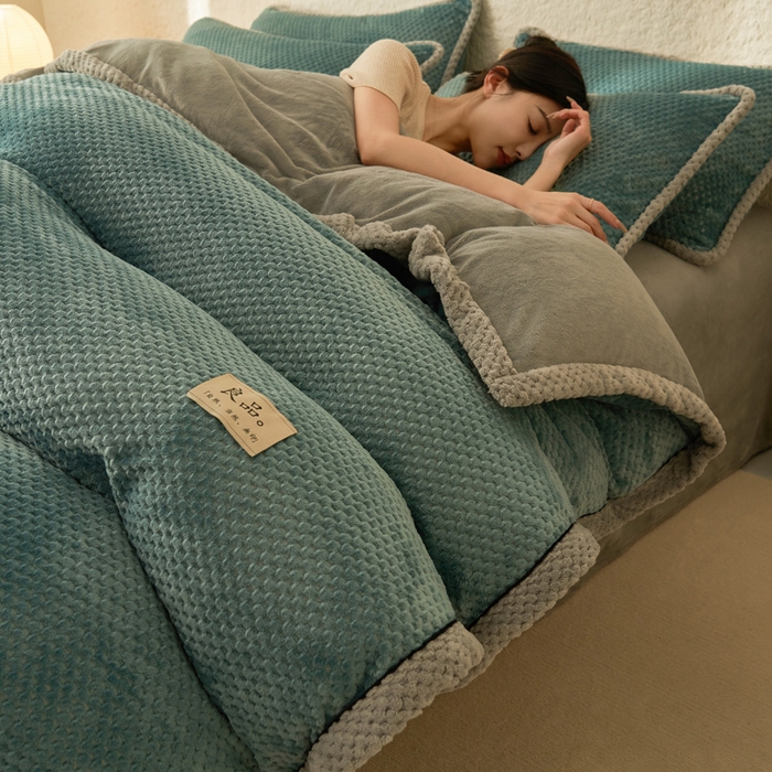 91家纺网 家纺一手货源 找家纺 早晨家纺 2025新款尚流款牛奶绒提花-可拆卸冬被 尚流-孔雀蓝