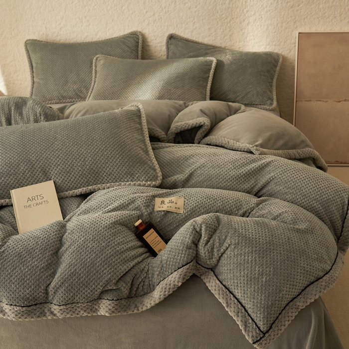 91家纺网 家纺一手货源 找家纺 早晨家纺 2025新款尚流款牛奶绒提花-可拆卸冬被 尚流-浅灰