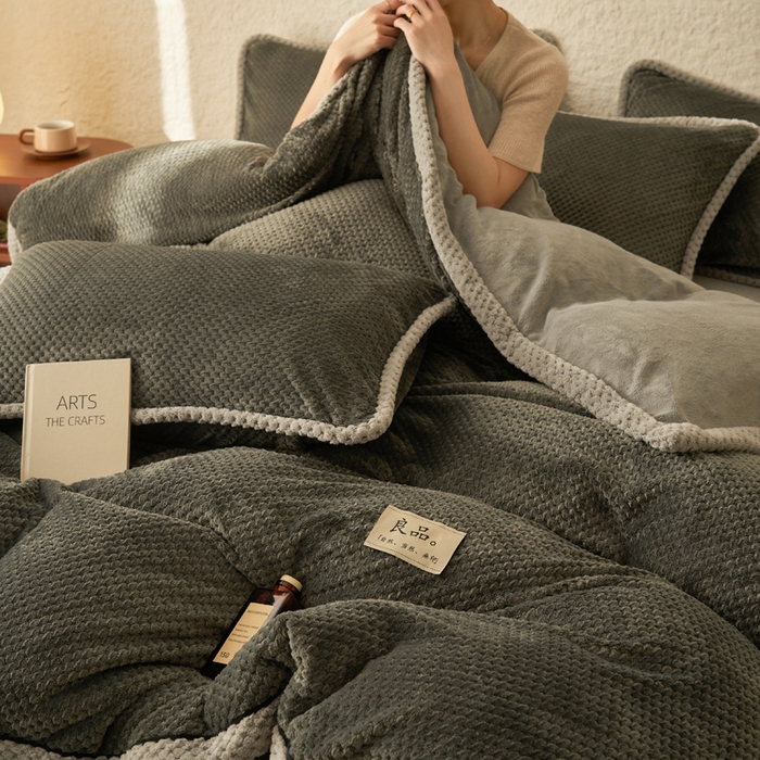 91家纺网 家纺一手货源 找家纺 早晨家纺 2025新款尚流款牛奶绒提花-可拆卸冬被 尚流-深灰