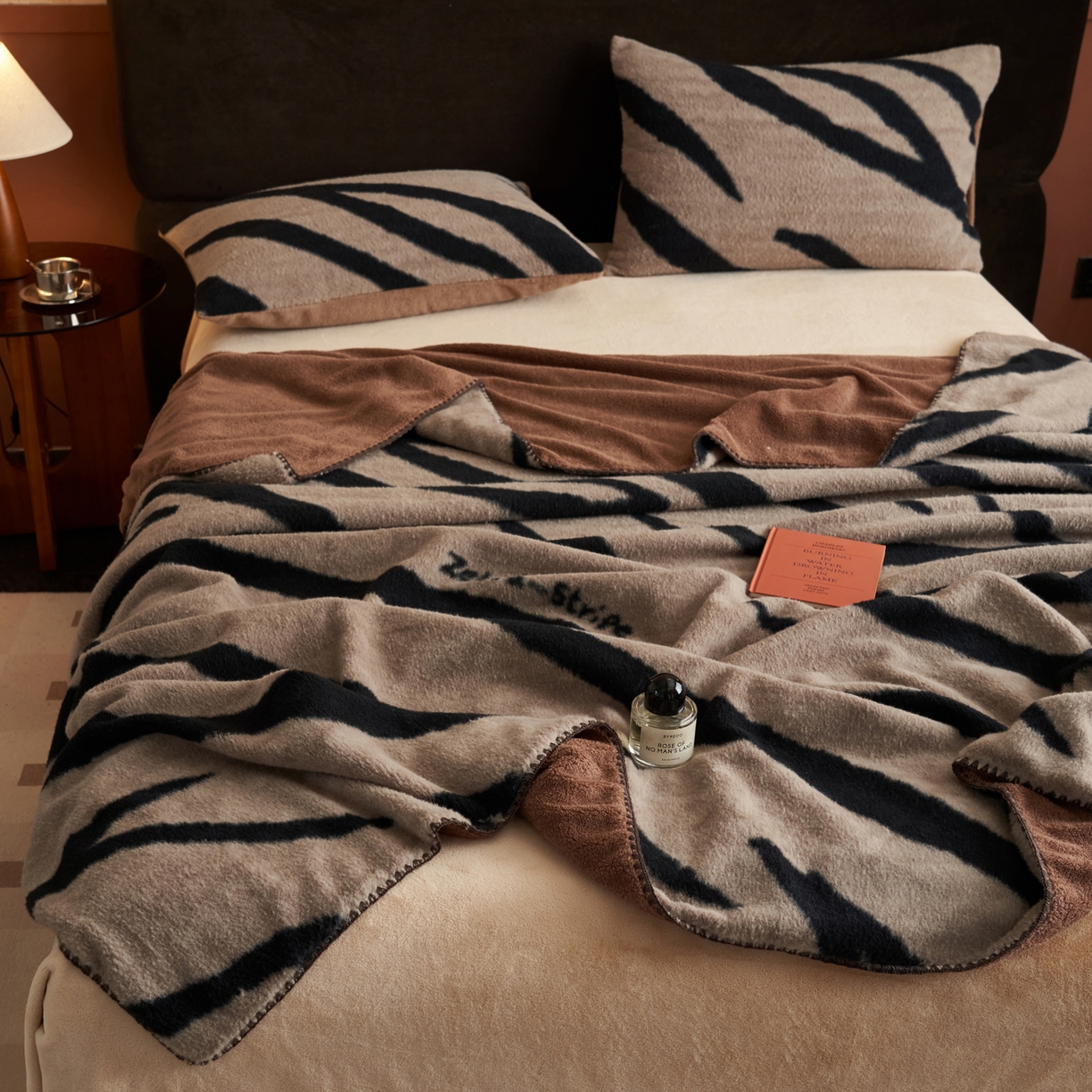 91家纺网 家纺一手货源 找家纺 早晨家纺 2025新款众若款仿羊绒牛奶绒毛毯 众若-斑纹棕