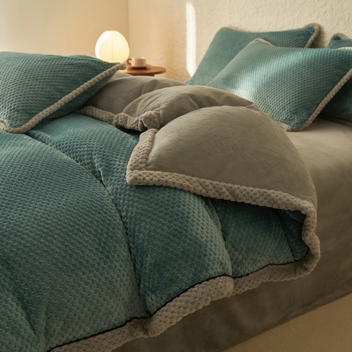 91家纺网 家纺一手货源 找家纺 早晨家纺 2025新款尚流款牛奶绒提花-可拆卸冬被 尚流-孔雀蓝