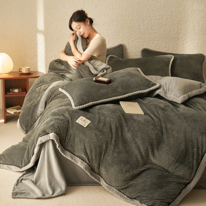 91家纺网 家纺一手货源 找家纺 早晨家纺 2025新款尚流款牛奶绒提花-可拆卸冬被 尚流-深灰