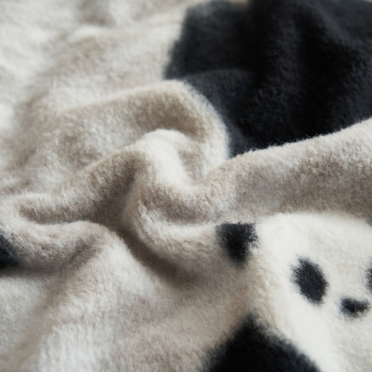 91家纺网 家纺一手货源 找家纺 早晨家纺 2025新款众若款仿羊绒牛奶绒毛毯 众若-熊猫榻