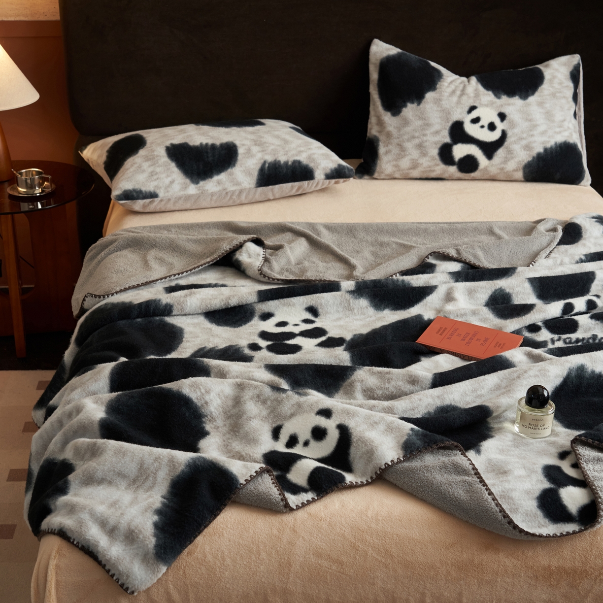 91家纺网 家纺一手货源 找家纺 早晨家纺 2025新款众若款仿羊绒牛奶绒毛毯 众若-熊猫榻