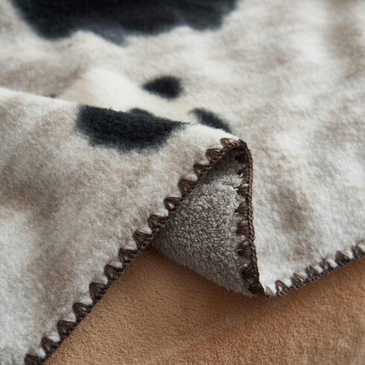 91家纺网 家纺一手货源 找家纺 早晨家纺 2025新款众若款仿羊绒牛奶绒毛毯 众若-熊猫榻