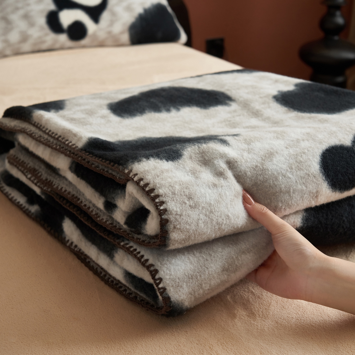 早晨家纺 2025新款众若款仿羊绒牛奶绒毛毯 众若-熊猫榻