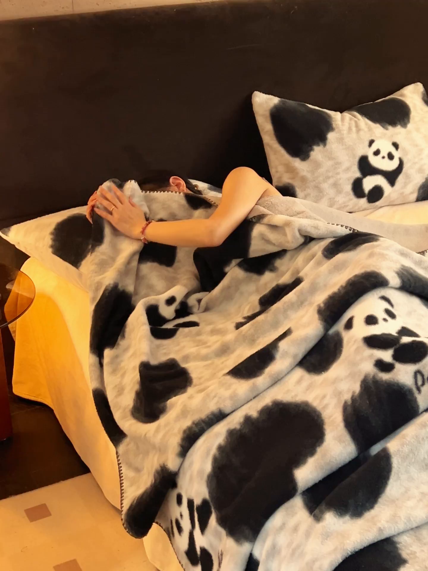 91家纺网 家纺一手货源 找家纺 早晨家纺 2025新款众若款仿羊绒牛奶绒毛毯 众若-熊猫榻