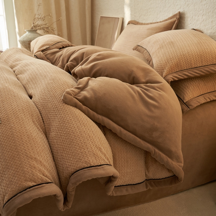 91家纺网 家纺一手货源 找家纺 早晨家纺 2025新款青沐款牛奶绒提花-可拆卸冬被 青沐-米驼