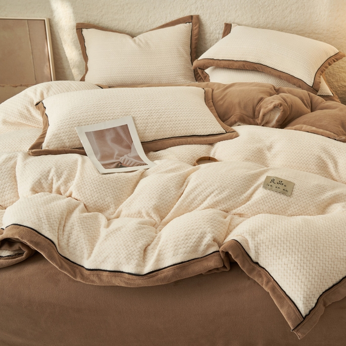 91家纺网 家纺一手货源 找家纺 早晨家纺 2025新款青沐款牛奶绒提花-可拆卸冬被 青沐-奶昔白