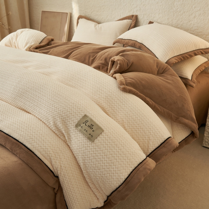 91家纺网 家纺一手货源 找家纺 早晨家纺 2025新款青沐款牛奶绒提花-可拆卸冬被 青沐-奶昔白