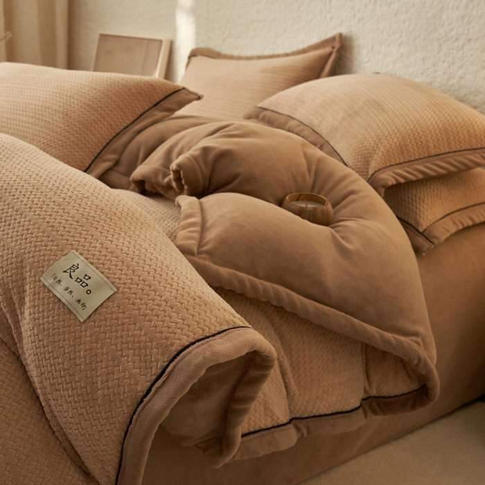91家纺网 家纺一手货源 找家纺 早晨家纺 2025新款青沐款牛奶绒提花-可拆卸冬被 青沐-米驼
