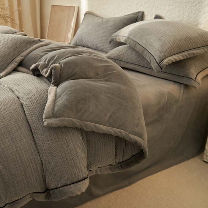 91家纺网 家纺一手货源 找家纺 早晨家纺 2025新款青沐款牛奶绒提花-可拆卸冬被 青沐-浅灰