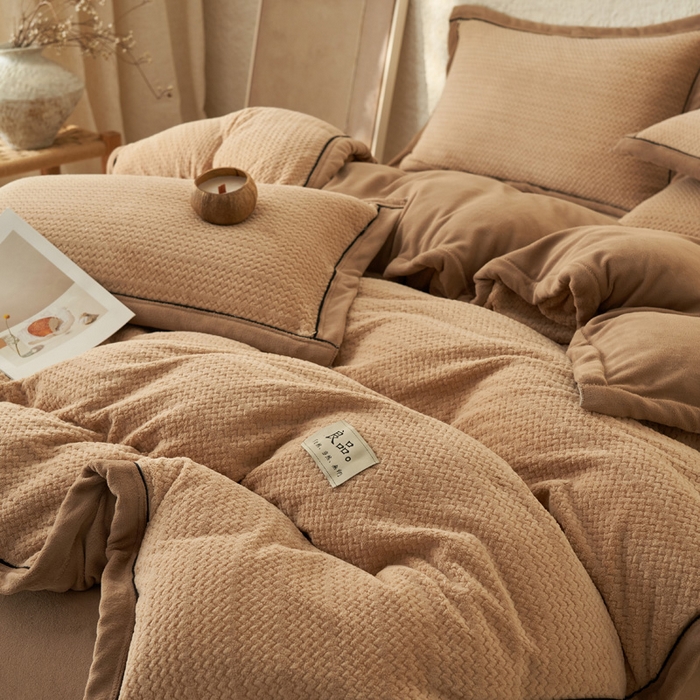 91家纺网 家纺一手货源 找家纺 早晨家纺 2025新款青沐款牛奶绒提花-可拆卸冬被 青沐-米驼