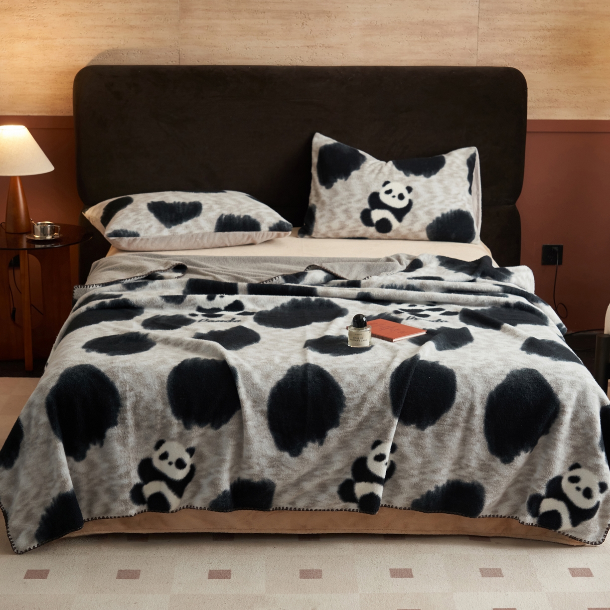 91家纺网 家纺一手货源 找家纺 早晨家纺 2025新款众若款仿羊绒牛奶绒毛毯 众若-熊猫榻