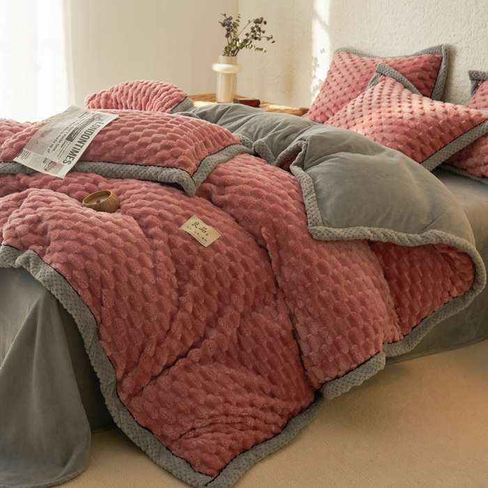 91家纺网 家纺一手货源 找家纺 （总）早晨家纺 2025新款金贵款牛奶绒提花-可拆卸冬被