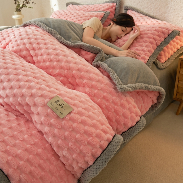 91家纺网 家纺一手货源 找家纺 早晨家纺 2025新款金贵款牛奶绒提花-可拆卸冬被 金贵-玉粉