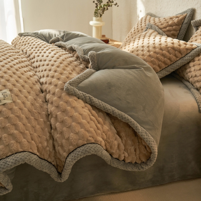 91家纺网 家纺一手货源 找家纺 早晨家纺 2025新款金贵款牛奶绒提花-可拆卸冬被 金贵-米驼